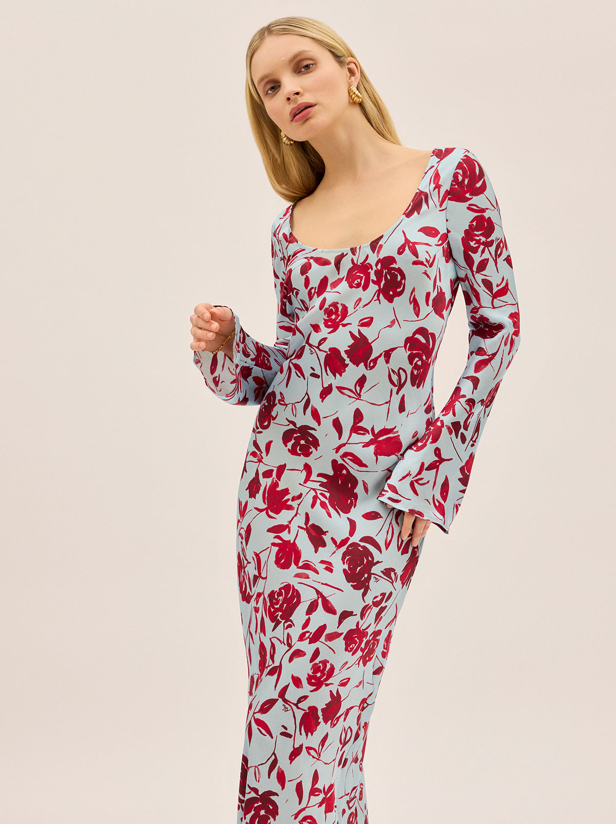 Gia Blue Rose Print Dress by Kitri Studio. Soft and striking, the romantic statement piece your summer wardrobe’s been waiting for. 

With its bold red rose print on a sky blue base, the Gia dress turns heads in all the right ways. Scoop neck. Flared sleeves. Centre-back keyhole. 55% Viscose, 45% Rayon.